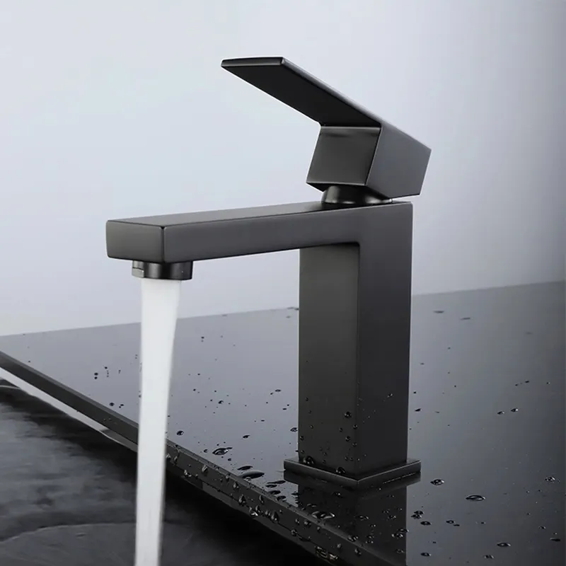 Modern Elegance Design Brass Basin Faucet Suitable for Restroom